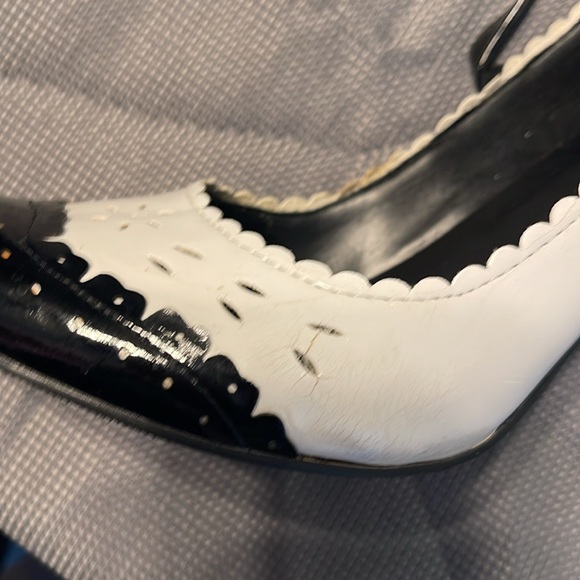 Black & White Mary Jane style pinup 4 inch heel - Picture 6 of 6